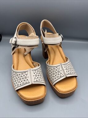 Earth Leather Heeled Quinty Sandals with Perforated